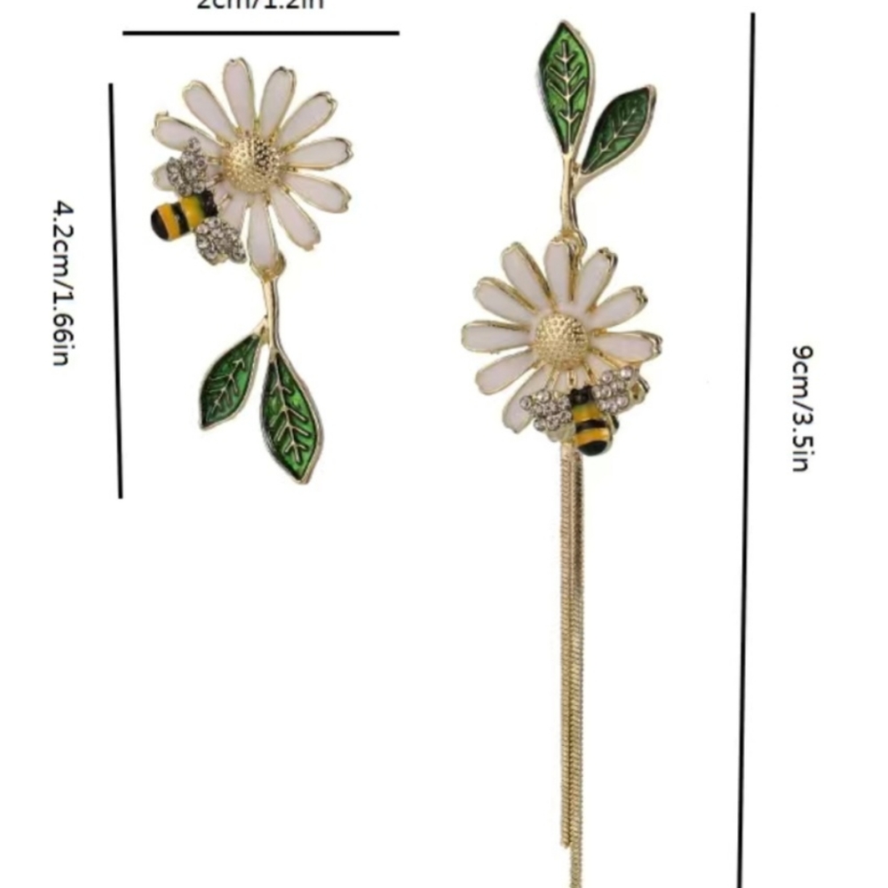 Adorable daisy & bee post earrings - Picture 2 of 5
